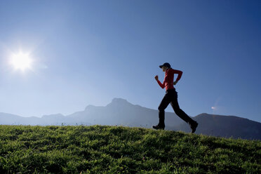 Woman jogging, outdoor, Austria - WESTF00147
