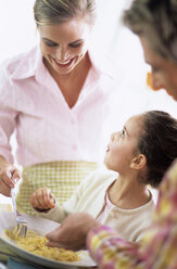 Parents with daughter (6-7) eating spaghetti - WESTF00244