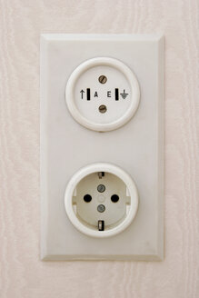 Electrical outlets, close-up - HOEF00060