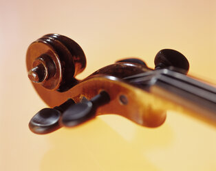 Violin, close-up - CHKF00096