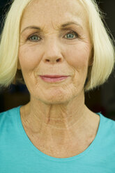 Senior woman smiling, close-up, portrait - WESTF00589