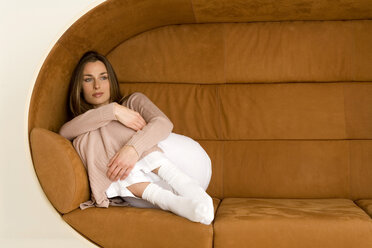 Young woman relaxing on sofa, looking away, close-up - WESTF00536