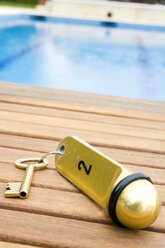Hotel room key by swimming pool, close-up - MSF01914