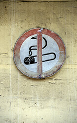 No smoking sign, close-up - THF00221