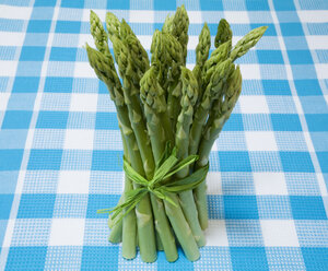 Bunch of green asparagus - GWF00282