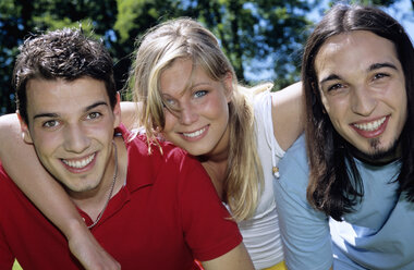 Young people embracing, looking into camera - WESTF01124