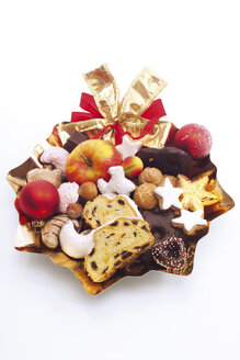 Teller voller Kekse, Früchte und Geschenke, Nahaufnahme - 03551CS-U