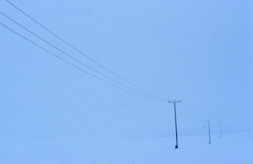 Strommasten in der Winterlandschaft - MOF00124