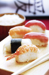 Verschiedene Arten von Nigiri-Sushi - 03697CS-U