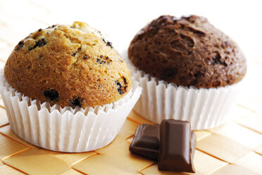 Muffins mit einem Stück Schokolade - 03961CS-U