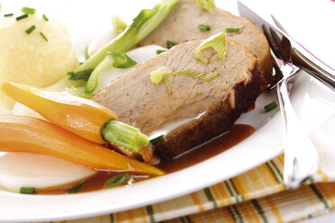 Schweinebraten mit Beilagen - 03995CS-U