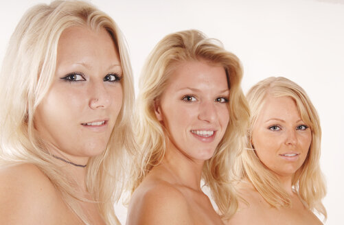 Three blond women, portrait - 00042LR-U