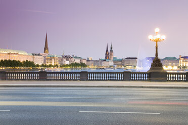 Deutschland, Hamburg, Blick von der Lombardobrücke auf die Alster - 00017MS-U