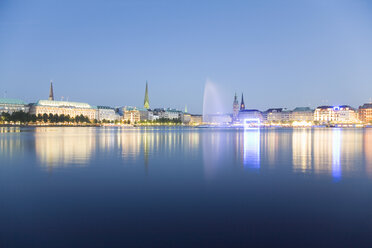 Germany, Hamburg, Binnenalster lake with fountain - 00007MS-U