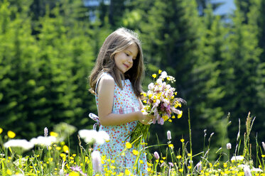 Girl with bunch of flowers in summer meadow - WESTF01408