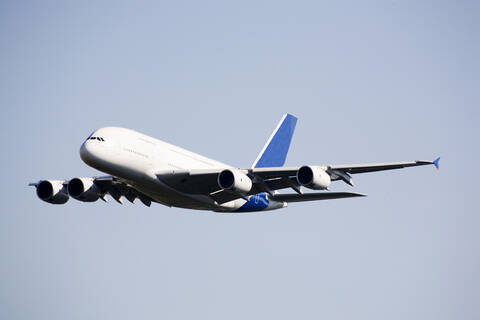 Fliegen mit dem Flugzeug, lizenzfreies Stockfoto