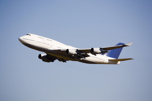 Airplane in flight, low angle view - RDF00119