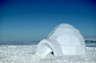 Schweiz, Toggenburg, traditionelles Iglu in den Bergen - KM00153