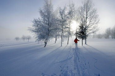Woman cross-country skiing - HHF00497