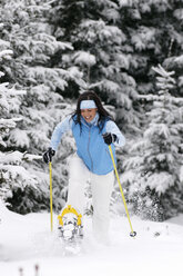 Young woman snowshoeing - HHF00472