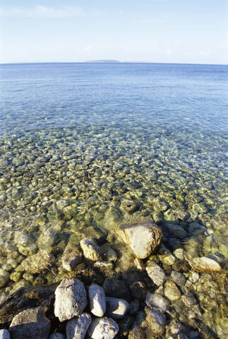 Steine im Wasser, lizenzfreies Stockfoto