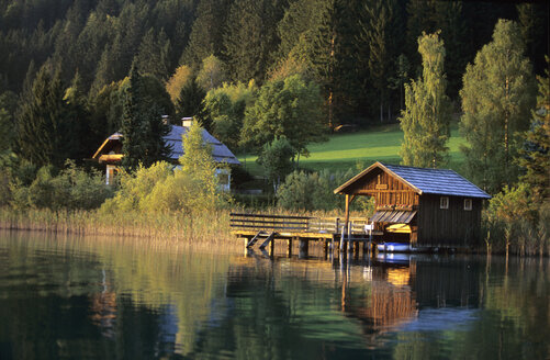 Austria, Carinthia, Weissensee, boathouses - HSF00967