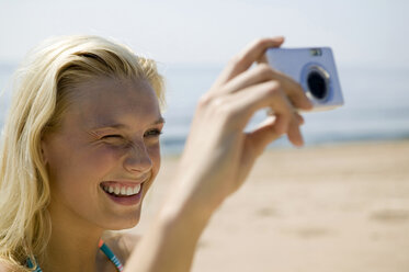 Young woman taking a picture - WESTF01813