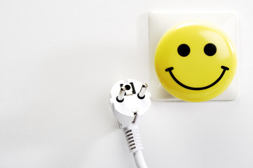 Steckdose, Stecker und Nachtlicht mit Smiley-Logo - 04811CS-U