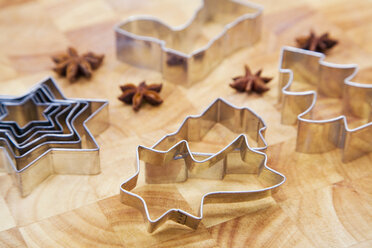 Cookie cutters and star-anise - GWF00297