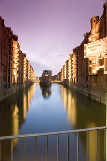 Deutschland, Hamburg, Blick von der Poggenmühlenbrücke auf die Speicherstadt - 00046MS-U