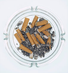 Ashtray with burnt cigarettes - THF00316