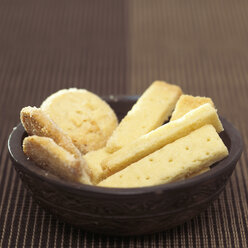 Biscuits in bowl - SCF00018