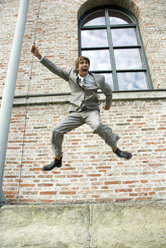 Businessman jumping, shouting - WESTF02473