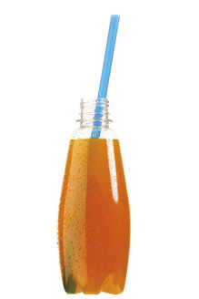 Flasche mit orangefarbener Flüssigkeit und blauem Strohhalm - 05029CS-U