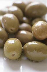 Green olives, close-up - COF00026