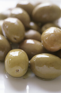 Green olives, close-up - COF00026