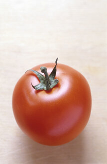 Ripe tomato, close-up - COF00008