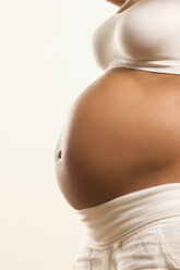 Pregnant woman, midsection, side view - LDF00264