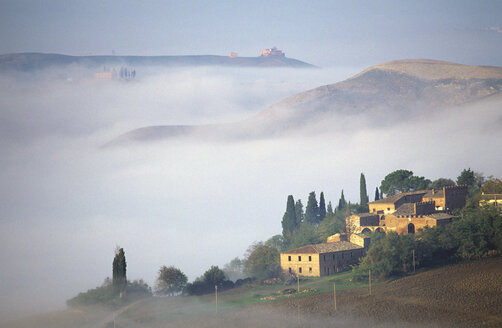 Italy, Tuscany, homestead near Asciano - HSF00979