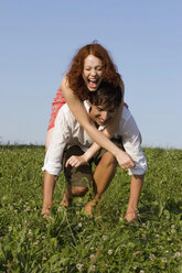 Man giving woman piggaback, smiling - LDF00243