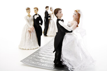 Hochzeitspaar Figuren stehen auf Einladung für Hochzeit - 05258CS-U