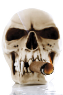 Schädel mit brennender Zigarette ähnelt - 05360CS-U