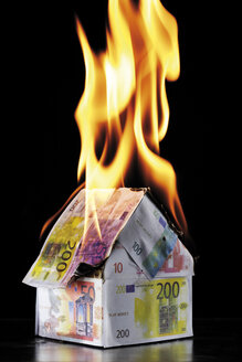 House of Euro notes burning - 05326CS-U