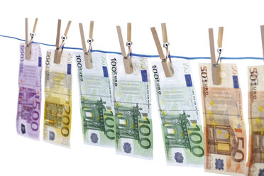 Euro notes on washing line, close-up - 05276CS-U