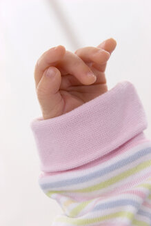 Hand eines Babys, Nahaufnahme - SMOF00077