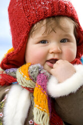Baby girl (12-15 months) wearing cap, close-up - SMOF00029