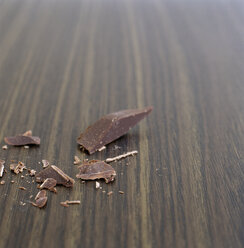 Chocolate chips, close-up - COF00100