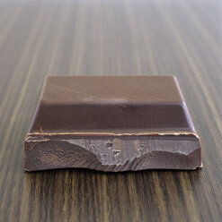 Single piece of chocolate, close-up - COF00097