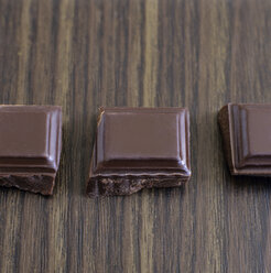 Chocolate pieces in a row, close-up - COF00062