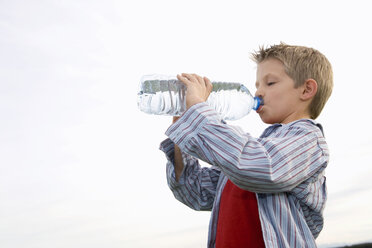 Boy (10-12) drinking from water bottle, side view - RDF00196